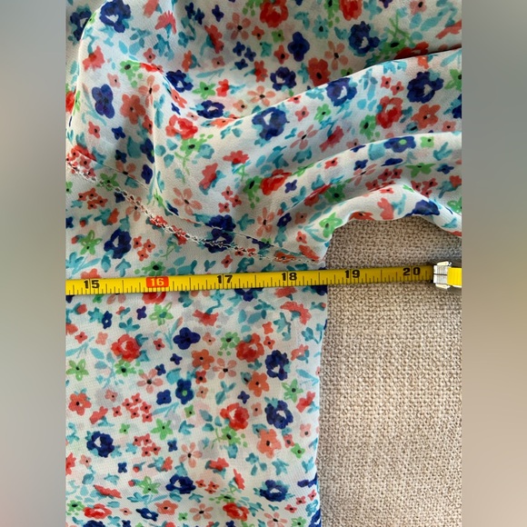 LC Lauren Conrad Floral V-Neck Button Down Blouse - Picture 6 of 9